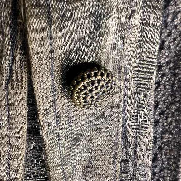 Gold Lace Sleeveless Vest - Picture 7 of 11